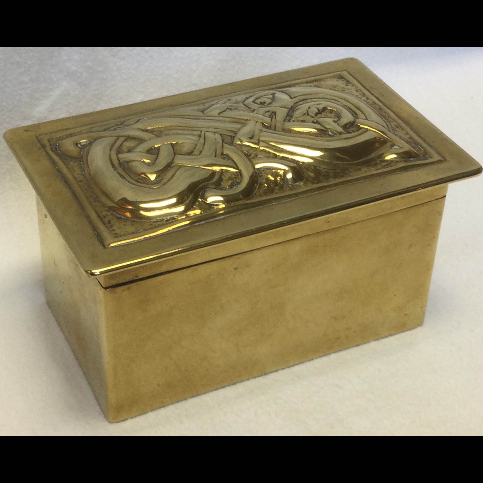 alexander-ritchie-iona-celtic-entrelac-celtic box left
