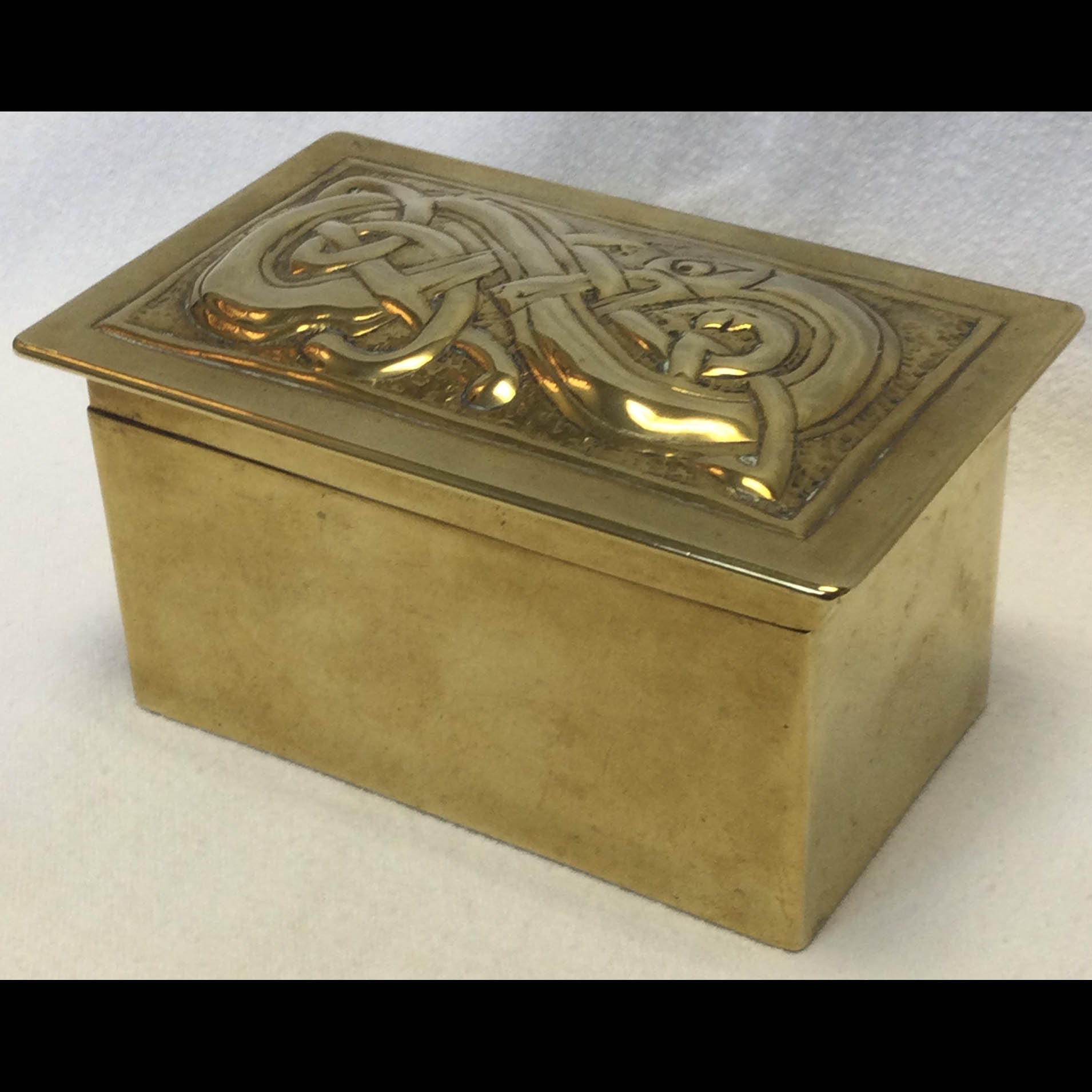 alexander-ritchie-iona-celtic-entrelac-celtic box right