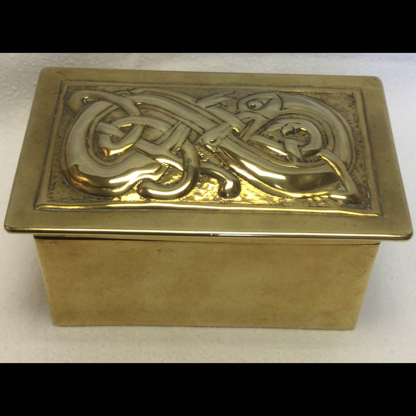 alexander-ritchie-iona-celtic-entrelac-celtic box.jpg