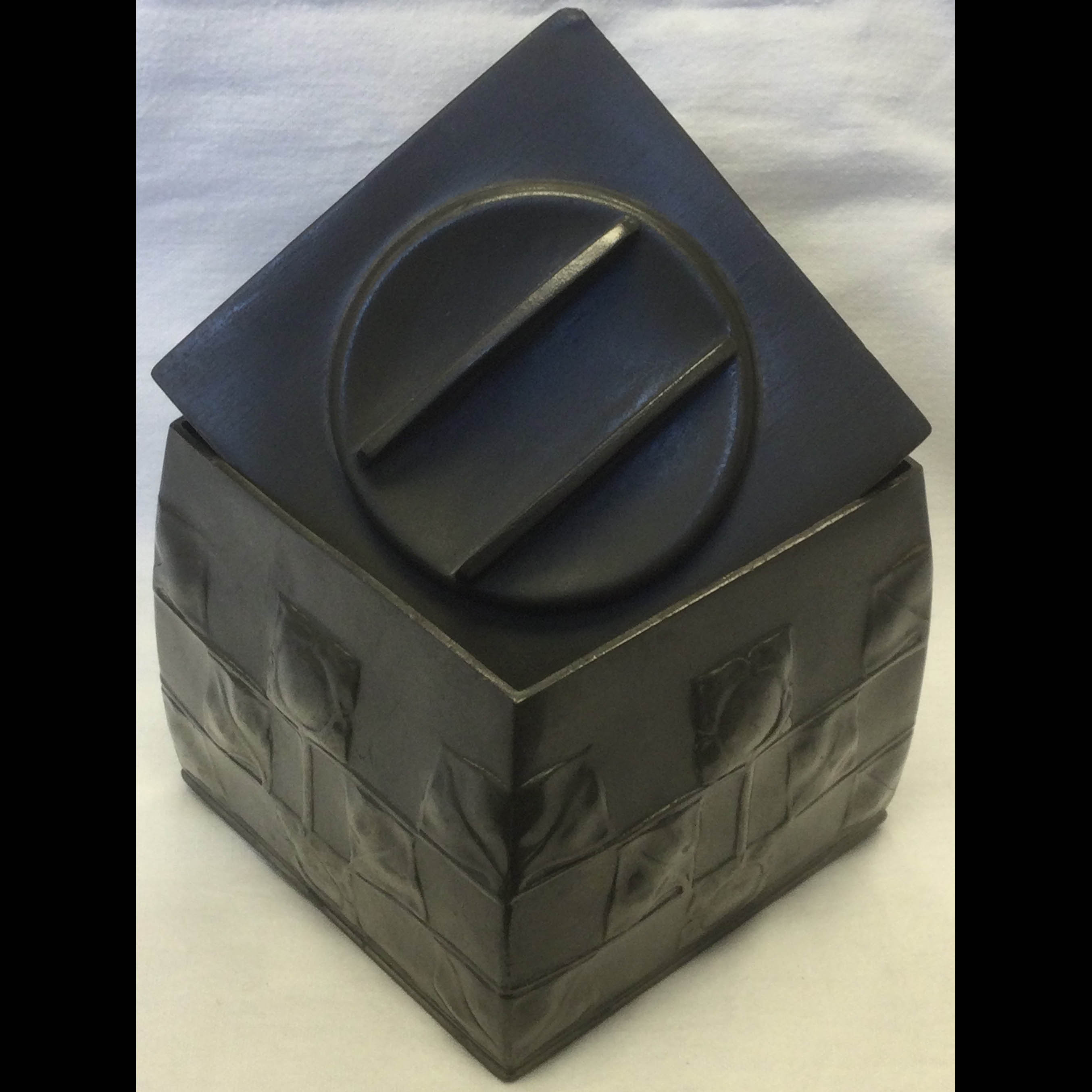 liberty-co-pewter-biscuit-box-top