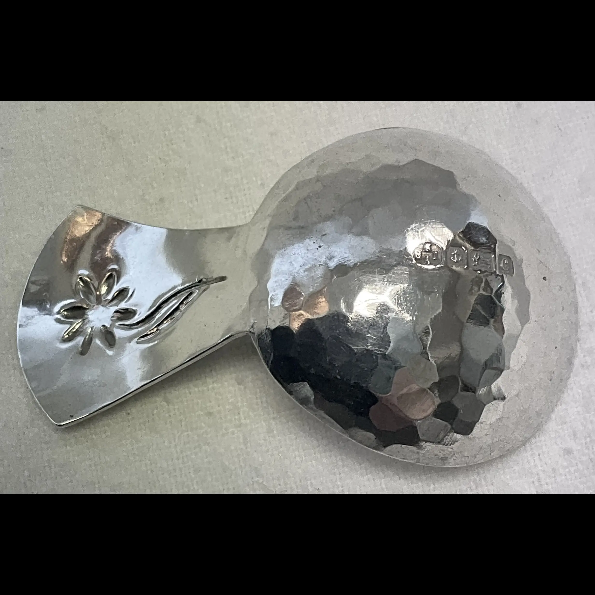 keswick school of industrial art silver arts and crafts silver caddy spoon floral detail