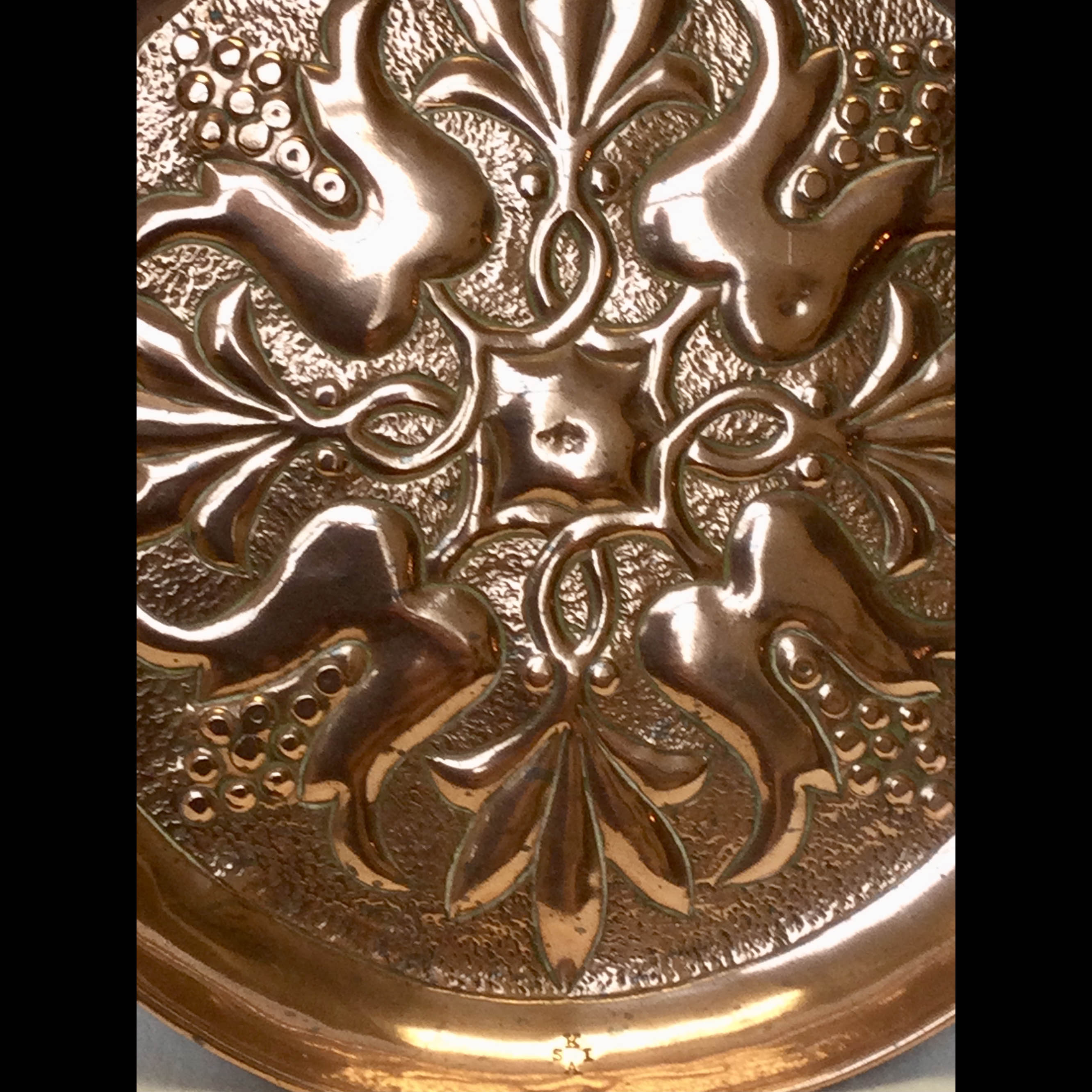 keswick-school-stylised-thistle-tray-detail