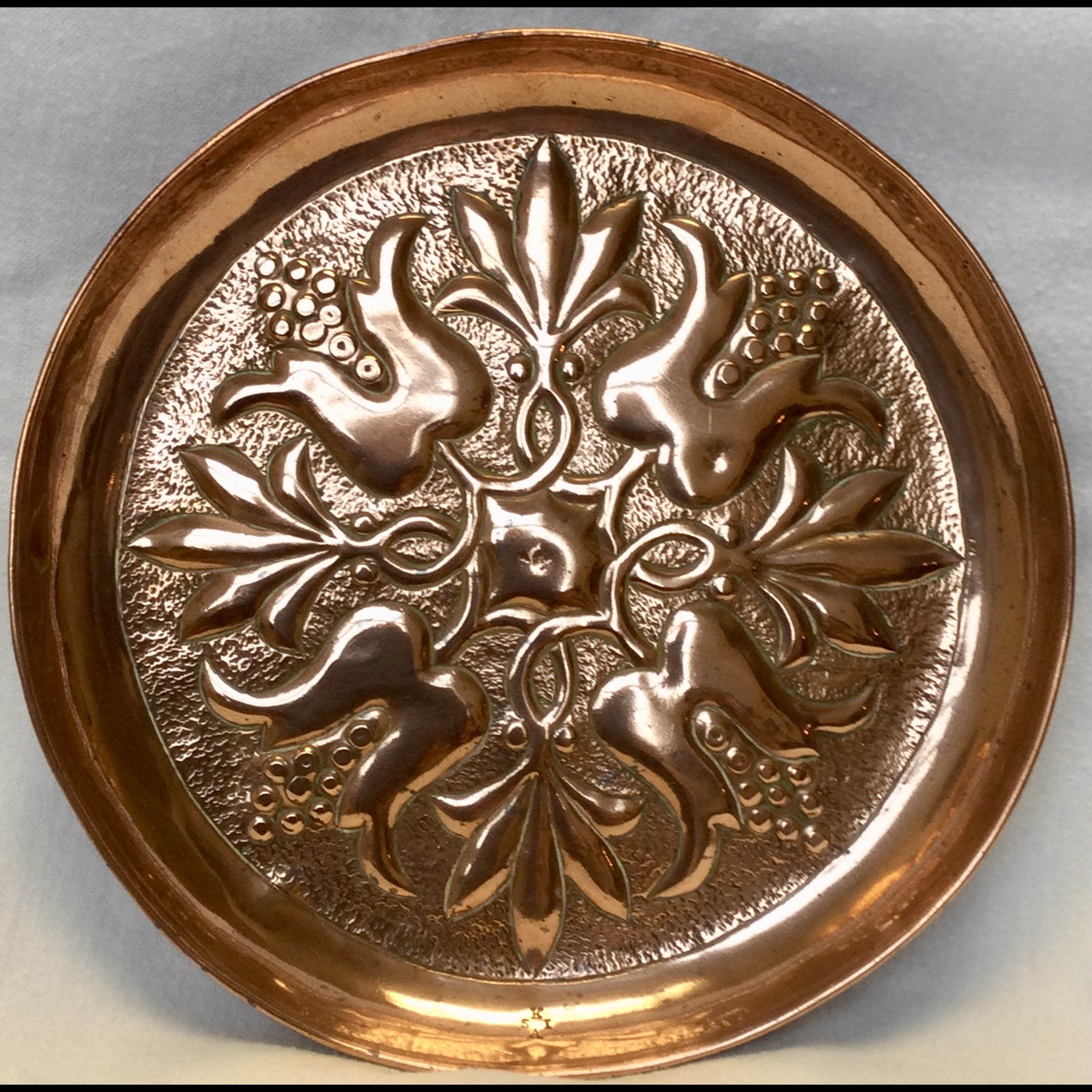 keswick-school-stylised-thistle-tray-front